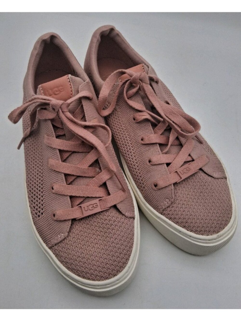 UGG Women’s Perforated Lace Up Sneakers Dusty Rose Size 8.5 Canvas